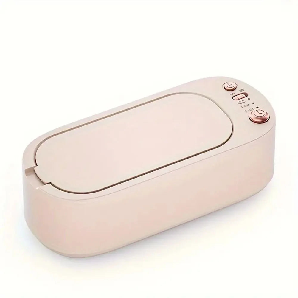 Portable eyeglass cleaner