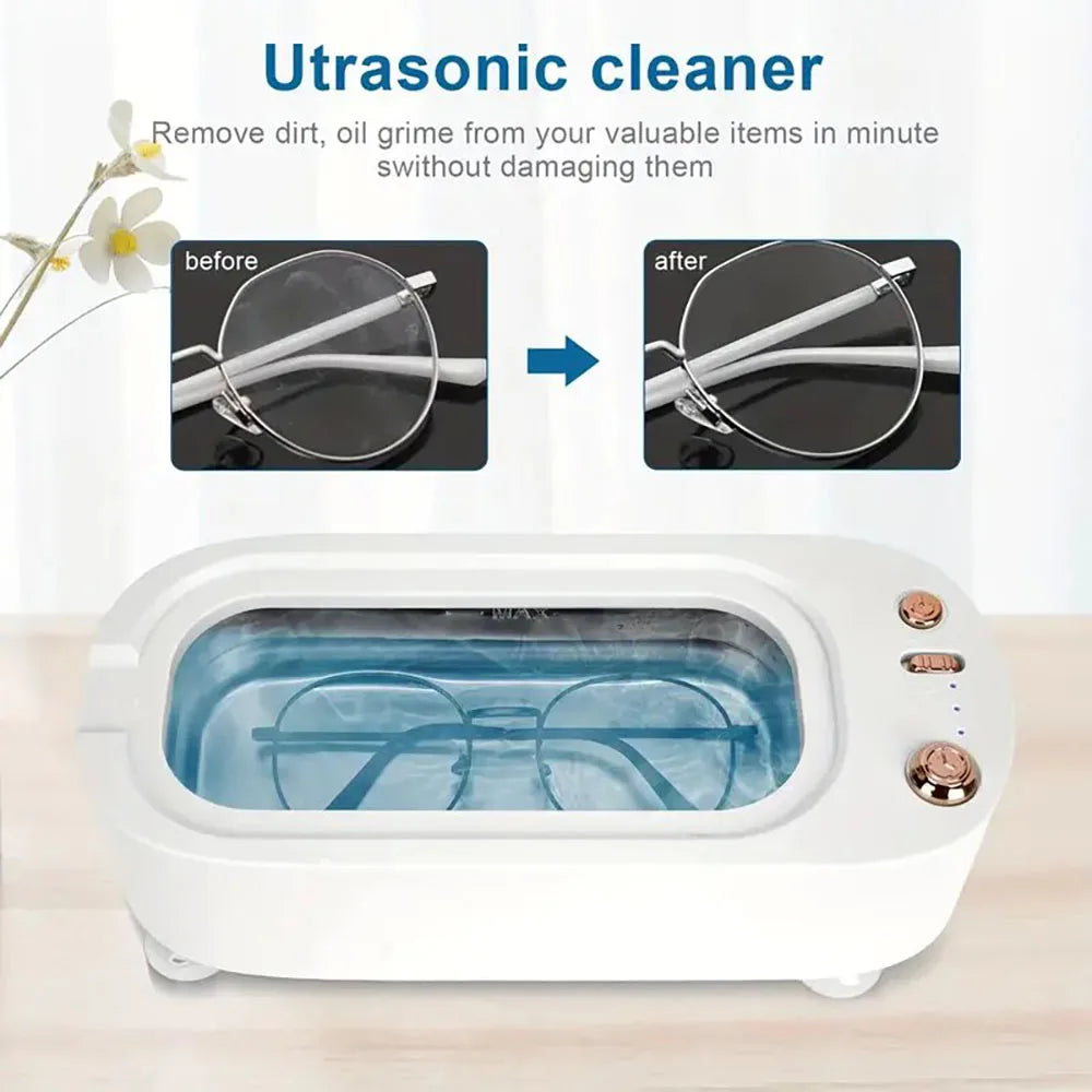 Portable eyeglass cleaner