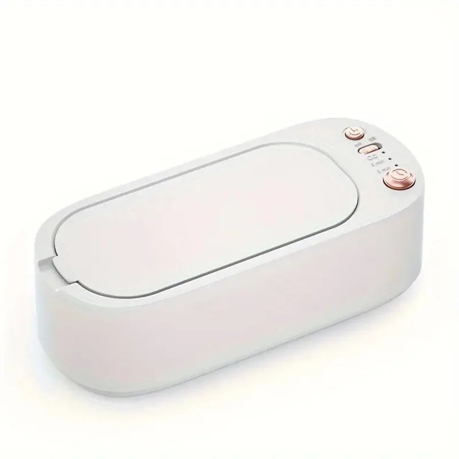 Portable eyeglass cleaner