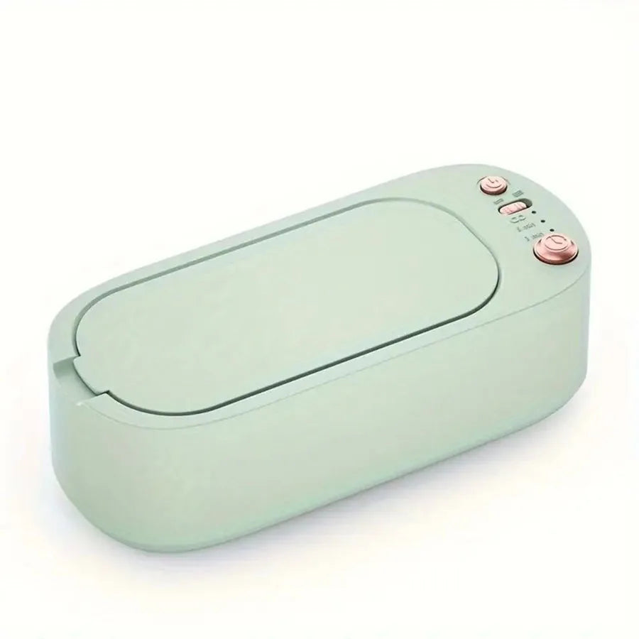 Portable eyeglass cleaner